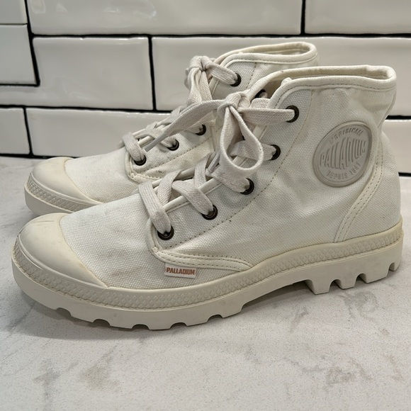 Palladium Pampa Hi L’Original size 8 White Lace Up Boots Lug Sole - Picture 3 of 16